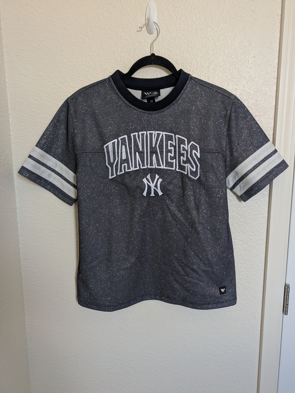 Wild Collective x Anthropologie MLB Short-Sleeve Graphic Tee XS Glitter Womens